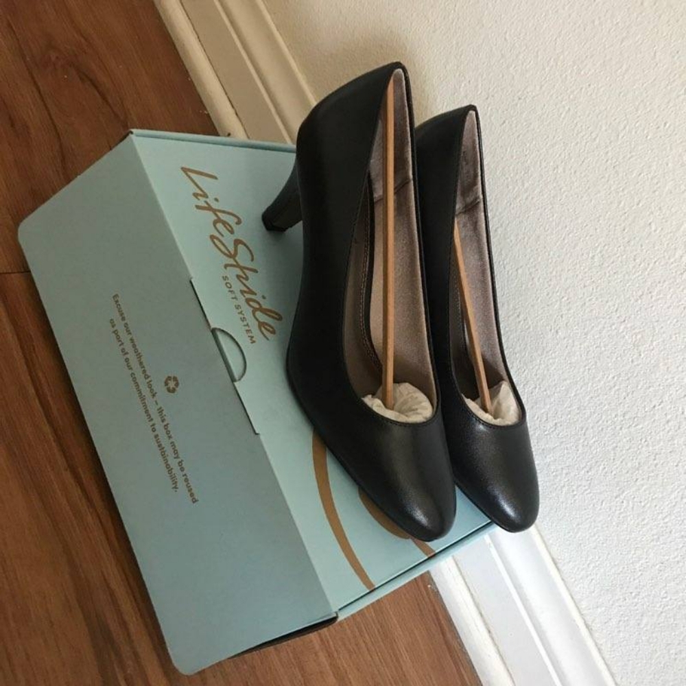 Life stride size 7 black heels